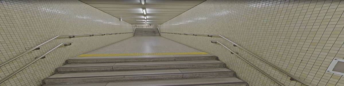 地下鉄6番出入口